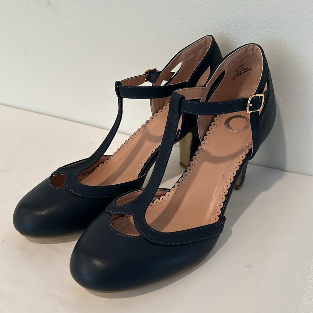 NWOT Journee Collection Olina Navy T Strap Mary Jane Heels Size 10